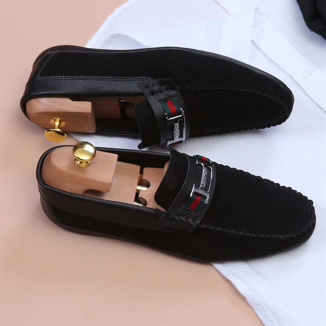 Siyah Keten Sort Gömlek Ayakkabı Kombini