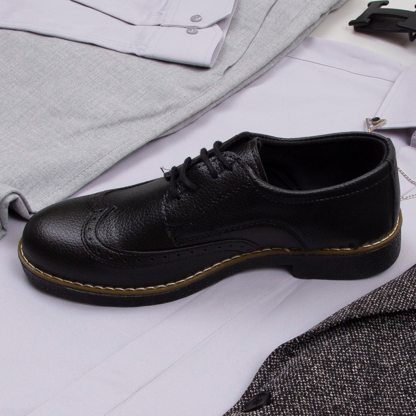 Siyah Kırçıllı  Blazer Ceket Gri Gömlek Gri Pantolon  Ayakkabı Kombin