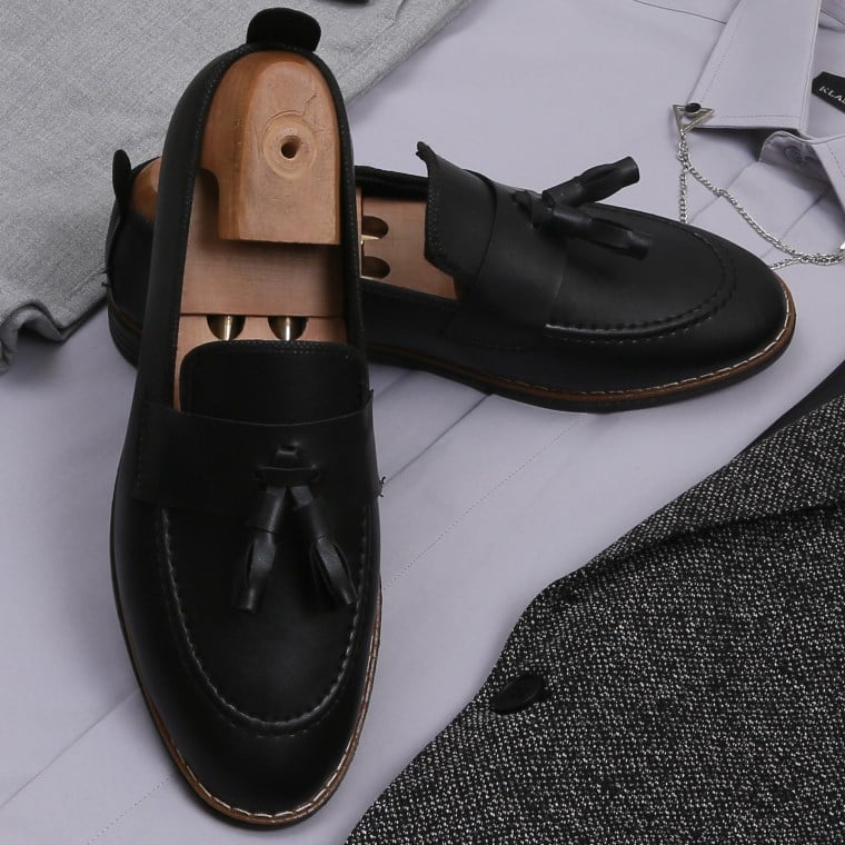 Siyah Kırçıllı  Blazer Ceket Gri Gömlek Gri Pantolon  Ayakkabı Kombinİ