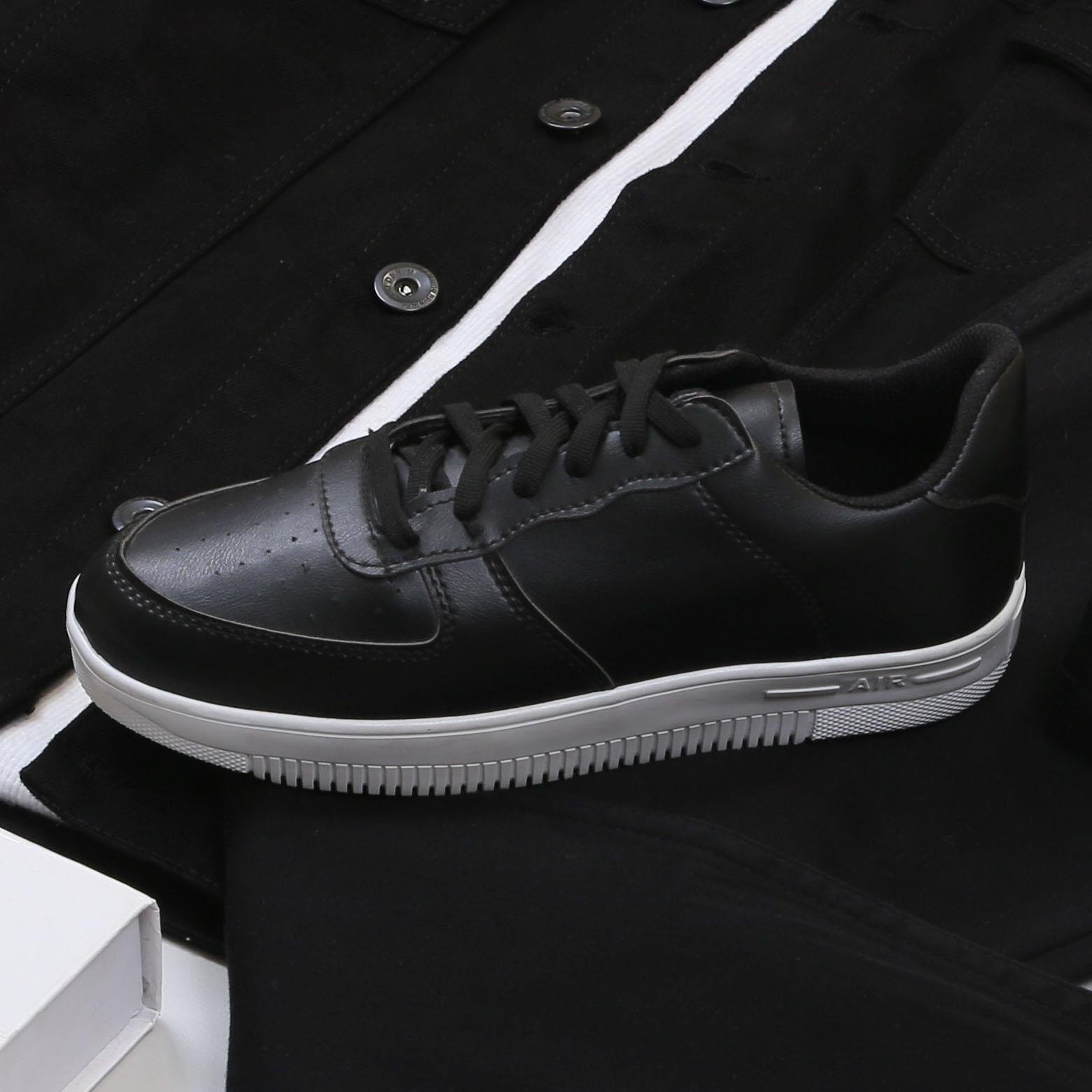 Siyah Kot Ceket Boğazlı Body Pantolon Ayakkabı Kombin