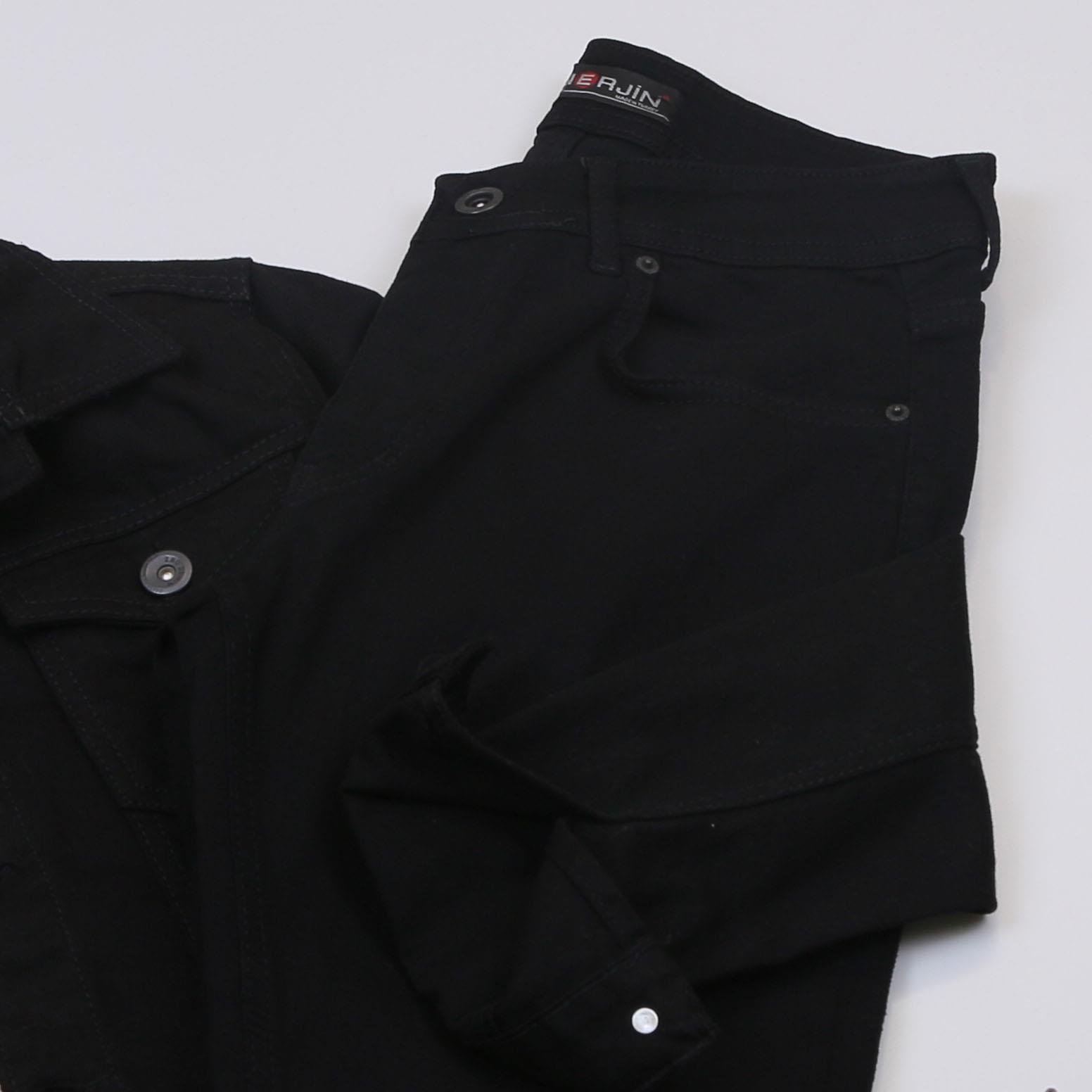 Siyah Kot Ceket Boğazlı Body Pantolon Bot Kombin