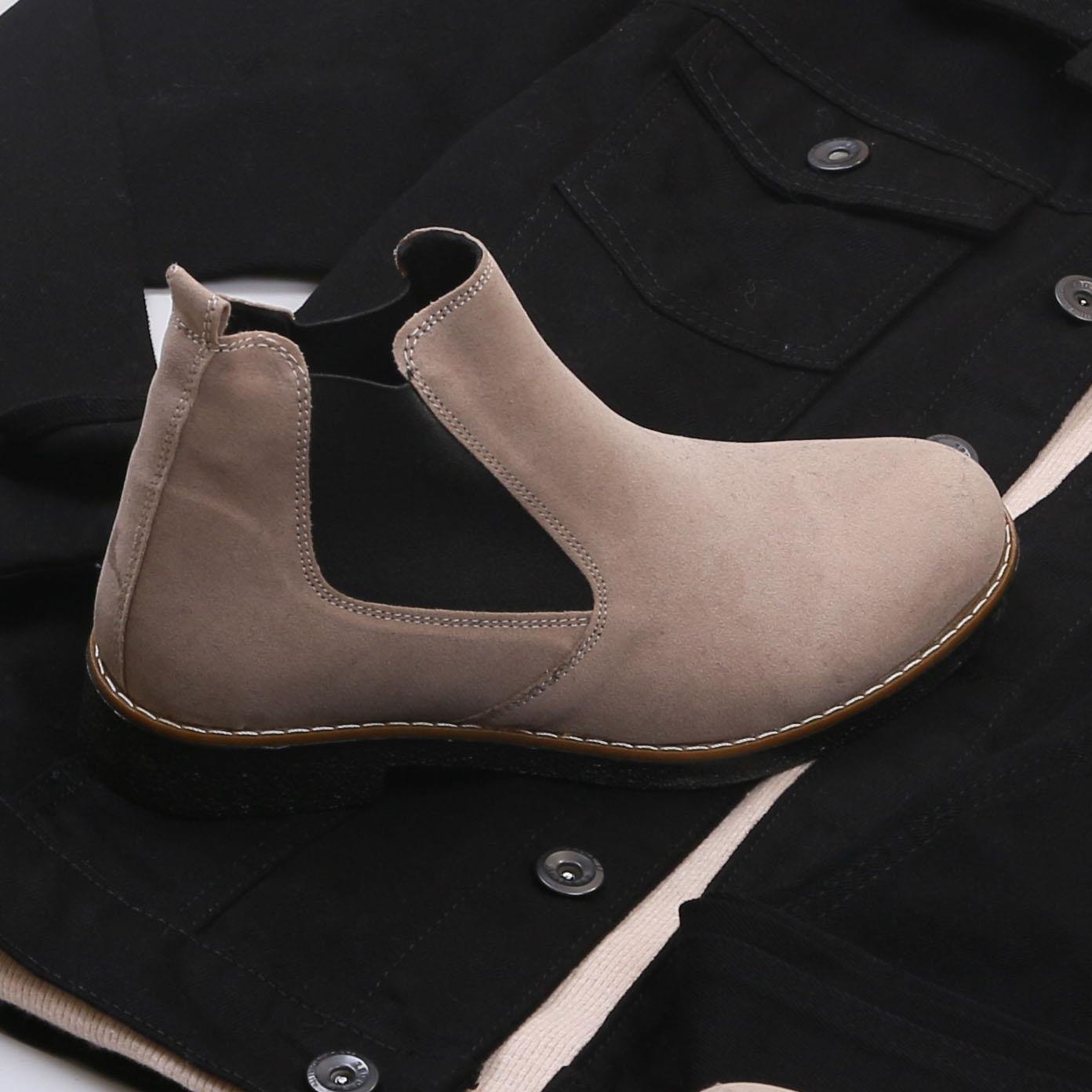 Siyah Kot Ceket Boğazlı Body Pantolon Bot Kombin