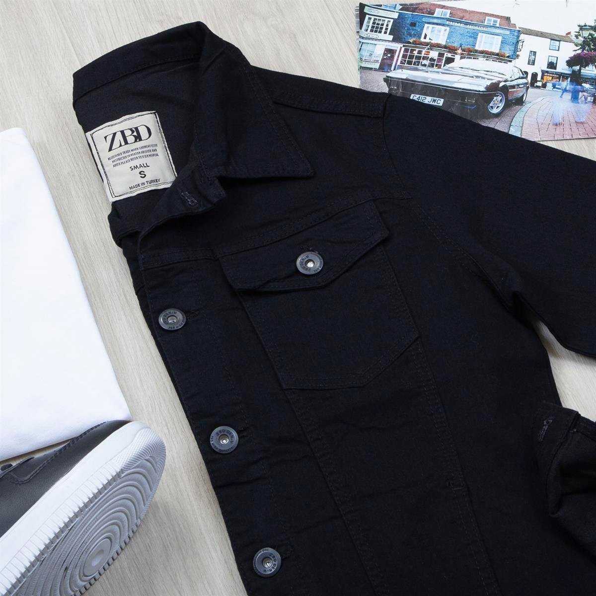 Siyah Kot Ceket Tişört Pantolon Ayakkabı Kombin