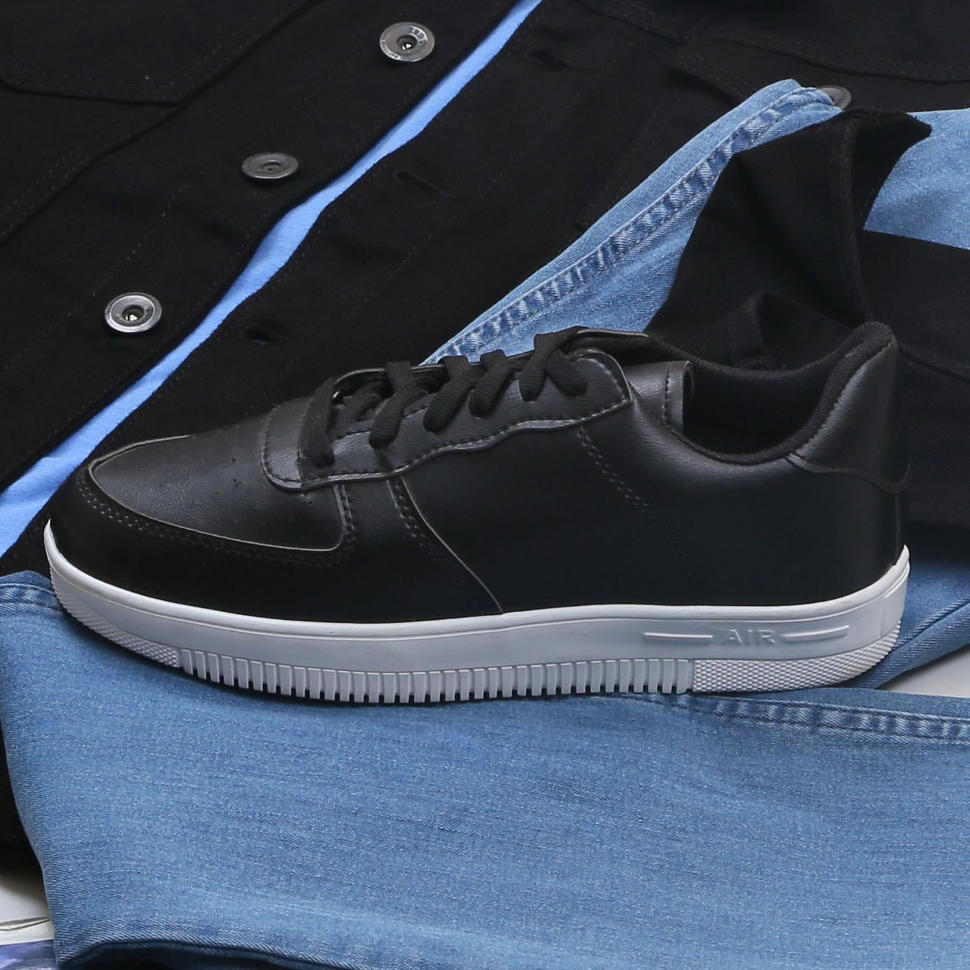 Siyah Kot Ceket Tişört Pantolon Ayakkabı Kombin