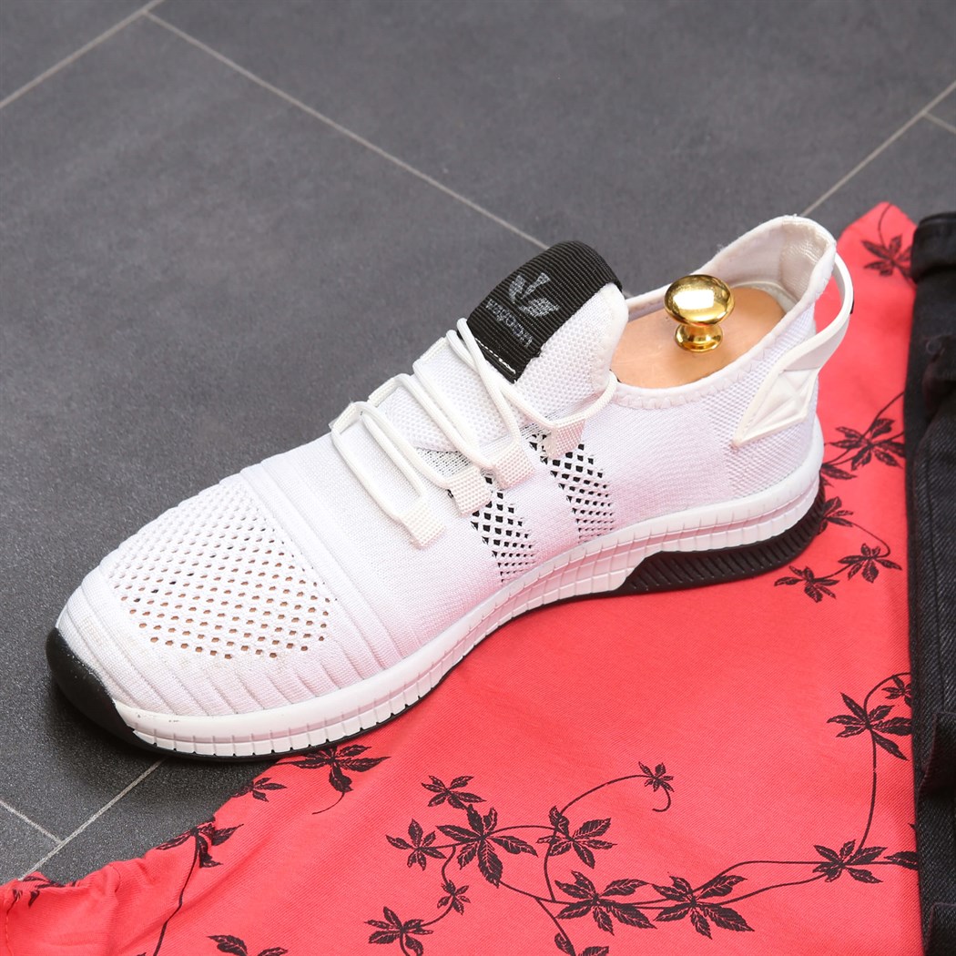 Siyah Kot Pantolon Tshirt Ayakkabı Kombini