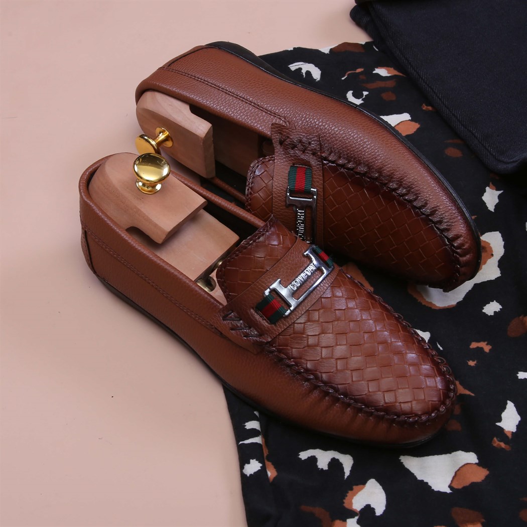 Siyah Kot Polo Tshirt Ayakkabı Kombini