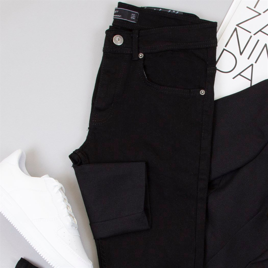 Siyah Kruvaze Ceket Tişört Pantolon Ayakkabı Kombin