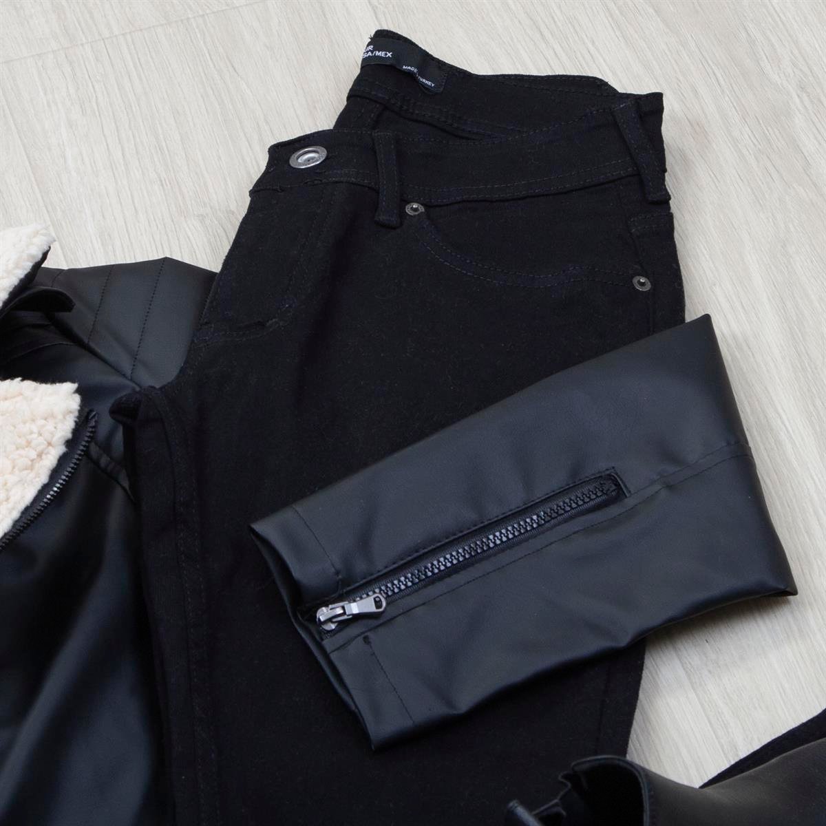 Siyah Kürklü Deri Ceket Boğazlı Body Pantolon Ayakkabı Kombin