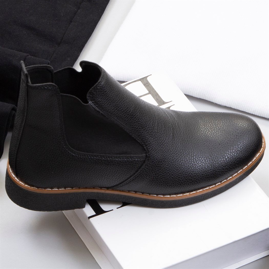 Siyah Kürklü Kot Ceket Boğazlı Kazak Pantolon Bot Kombin