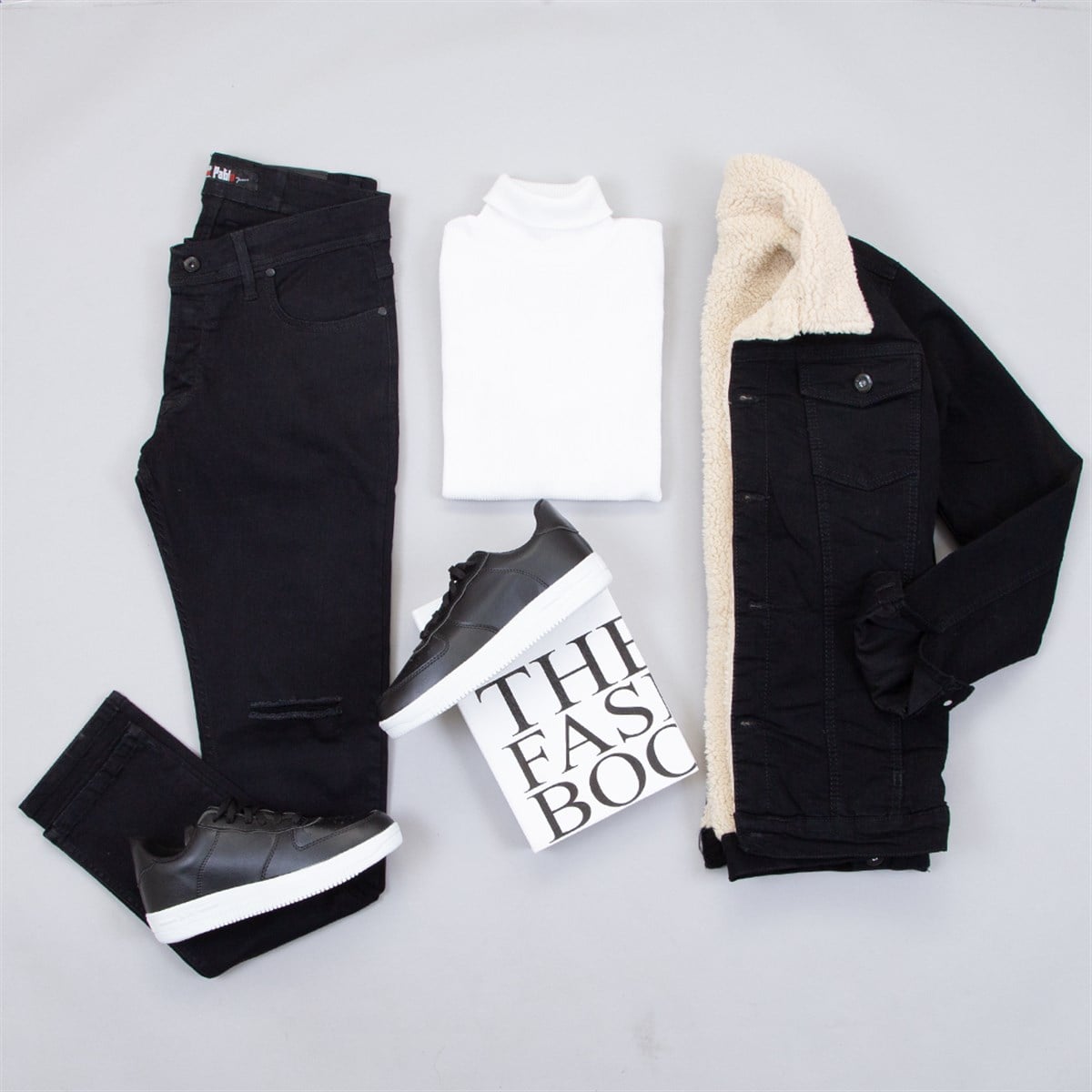 Siyah Kürklü Kot Ceket Boğazlı Kazak Pantolon Ayakkabı Kombin