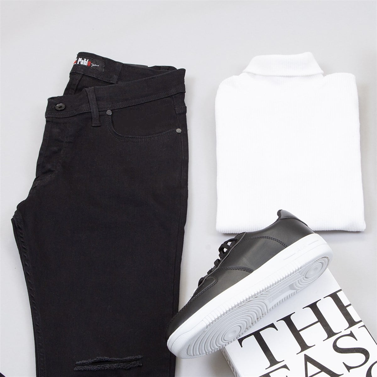 Siyah Kürklü Kot Ceket Boğazlı Kazak Pantolon Ayakkabı Kombin