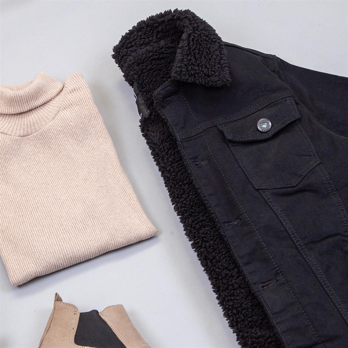 Siyah Mavi Kürklü Kot Ceket Boğazlı Kazak Pantolon Bot Kombin