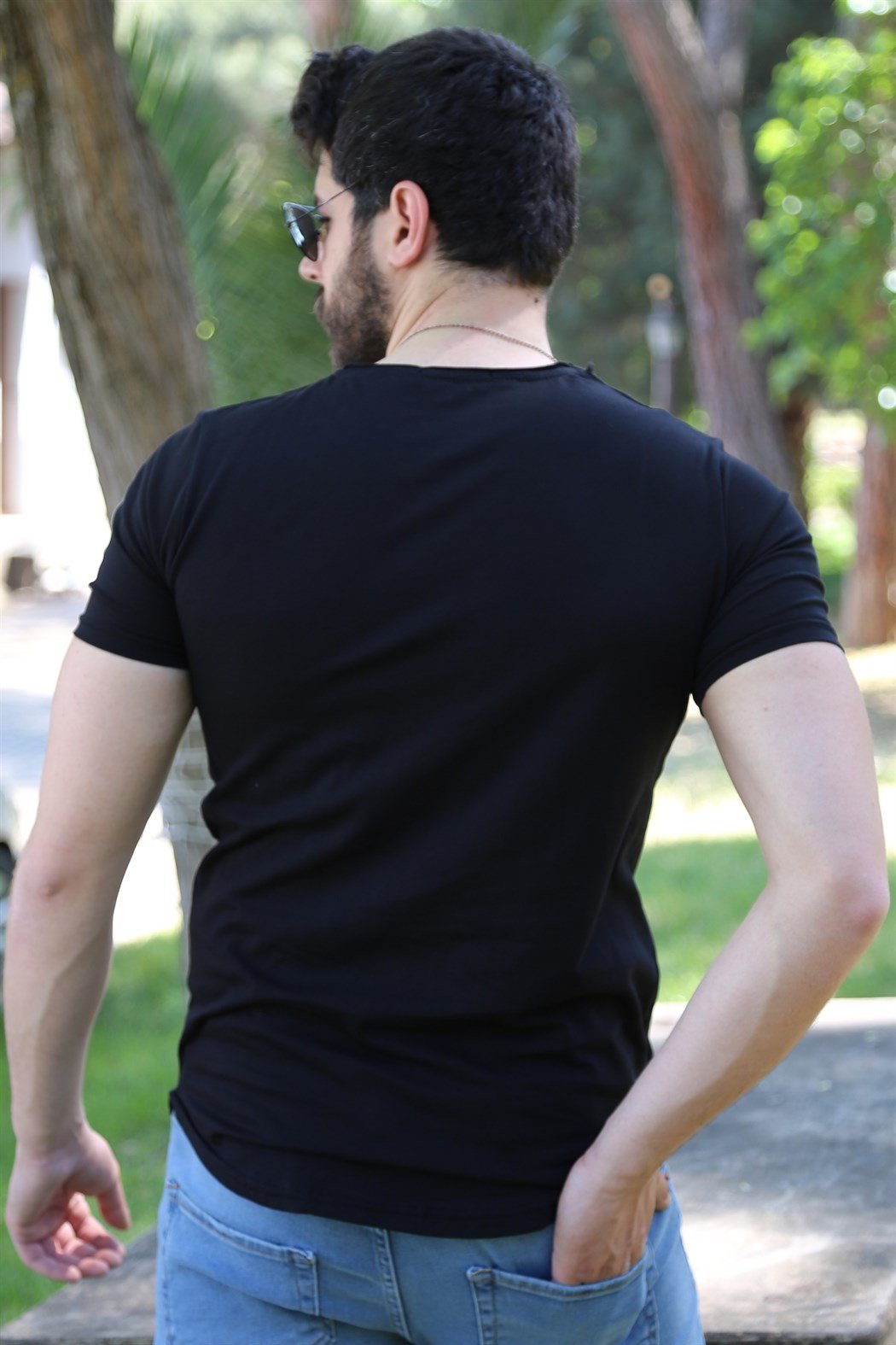 Siyah Oval Kesim Basic Tişört