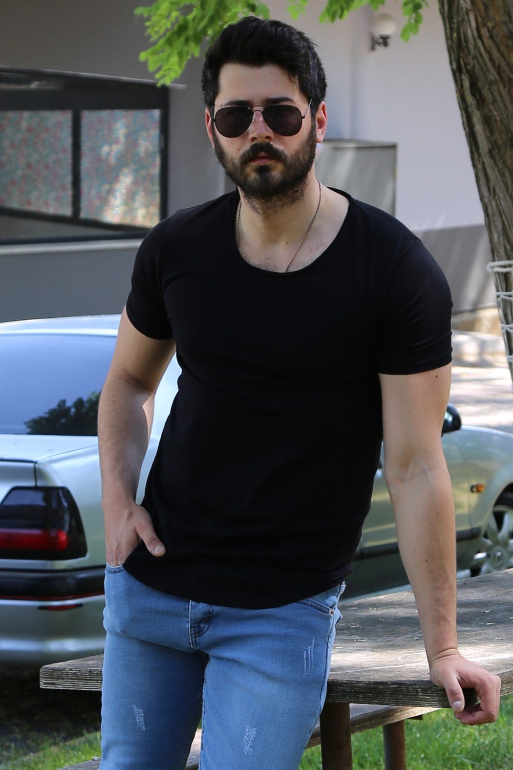 Siyah Oval Kesim Basic Tişört