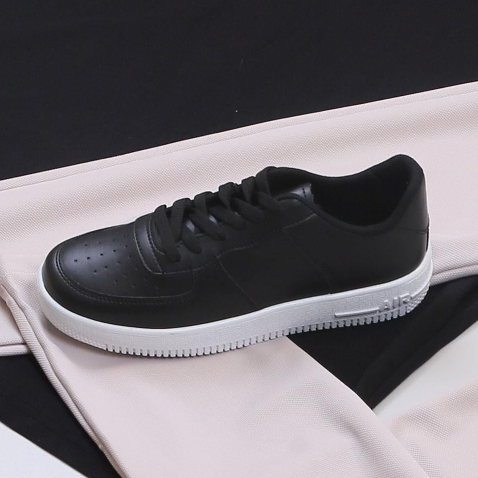 Siyah Oversize Tişört Pantolon Ayakkabı Kombin