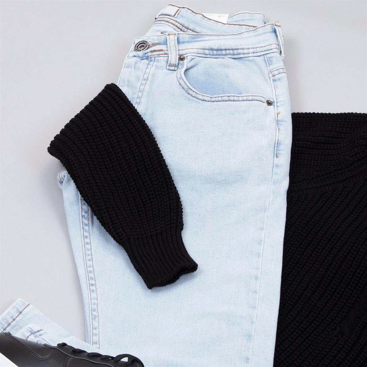 Siyah Özel Yırtıklı Hırka Tişört Pantolon Ayakkabı Kombin