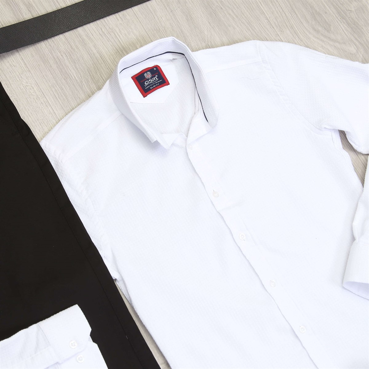 Sİyah Pantolon Beyaz Gömlek Siyah Ayakkabı Kombini