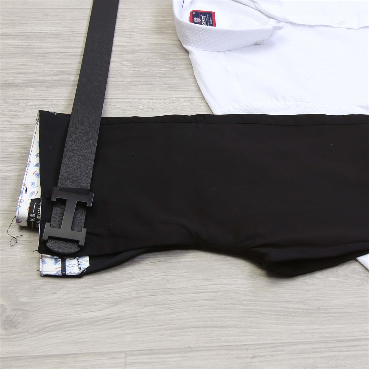 Sİyah Pantolon Beyaz Gömlek Siyah Ayakkabı Kombini