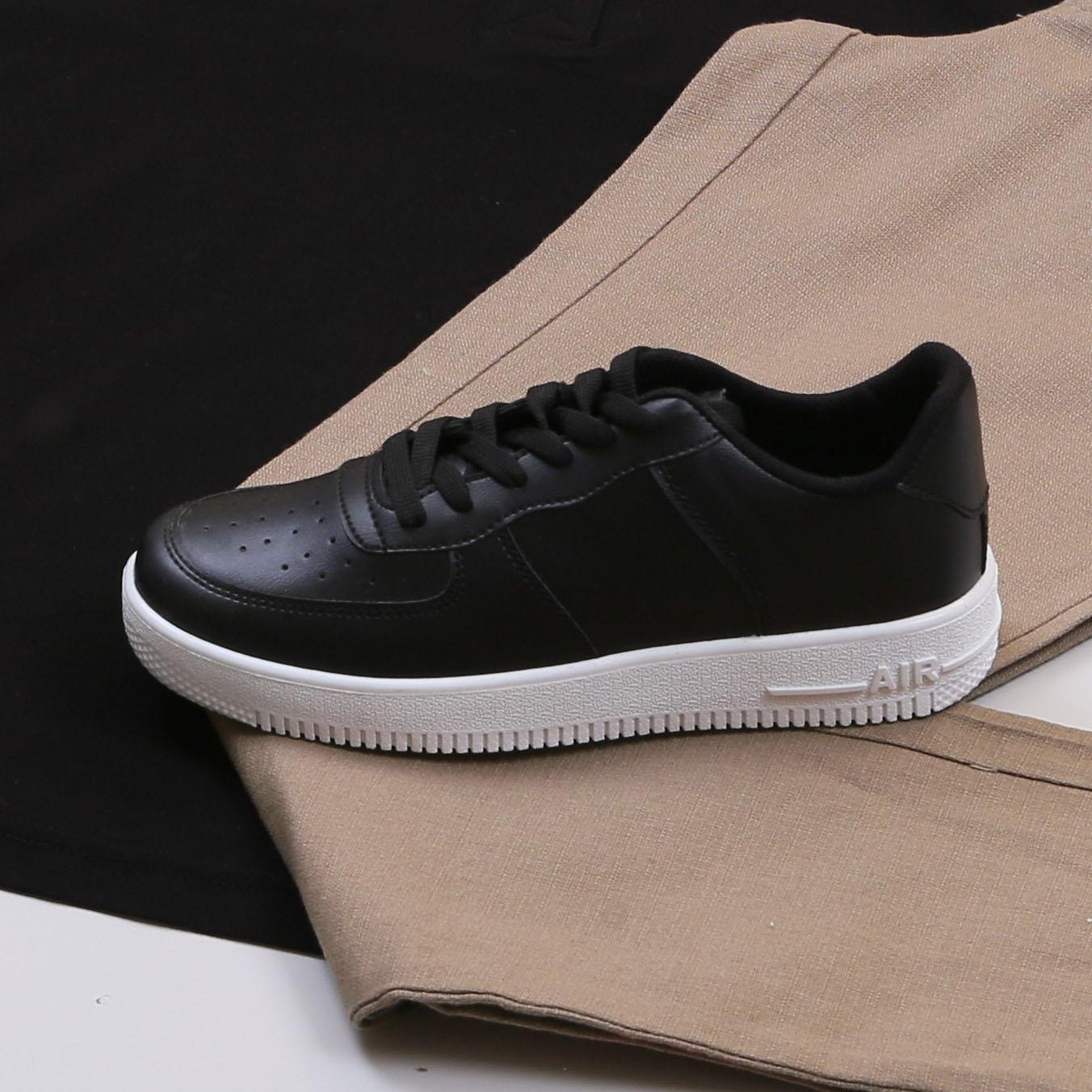 Siyah Polo Yaka Tişört Pantolon Ayakkabı Kombin