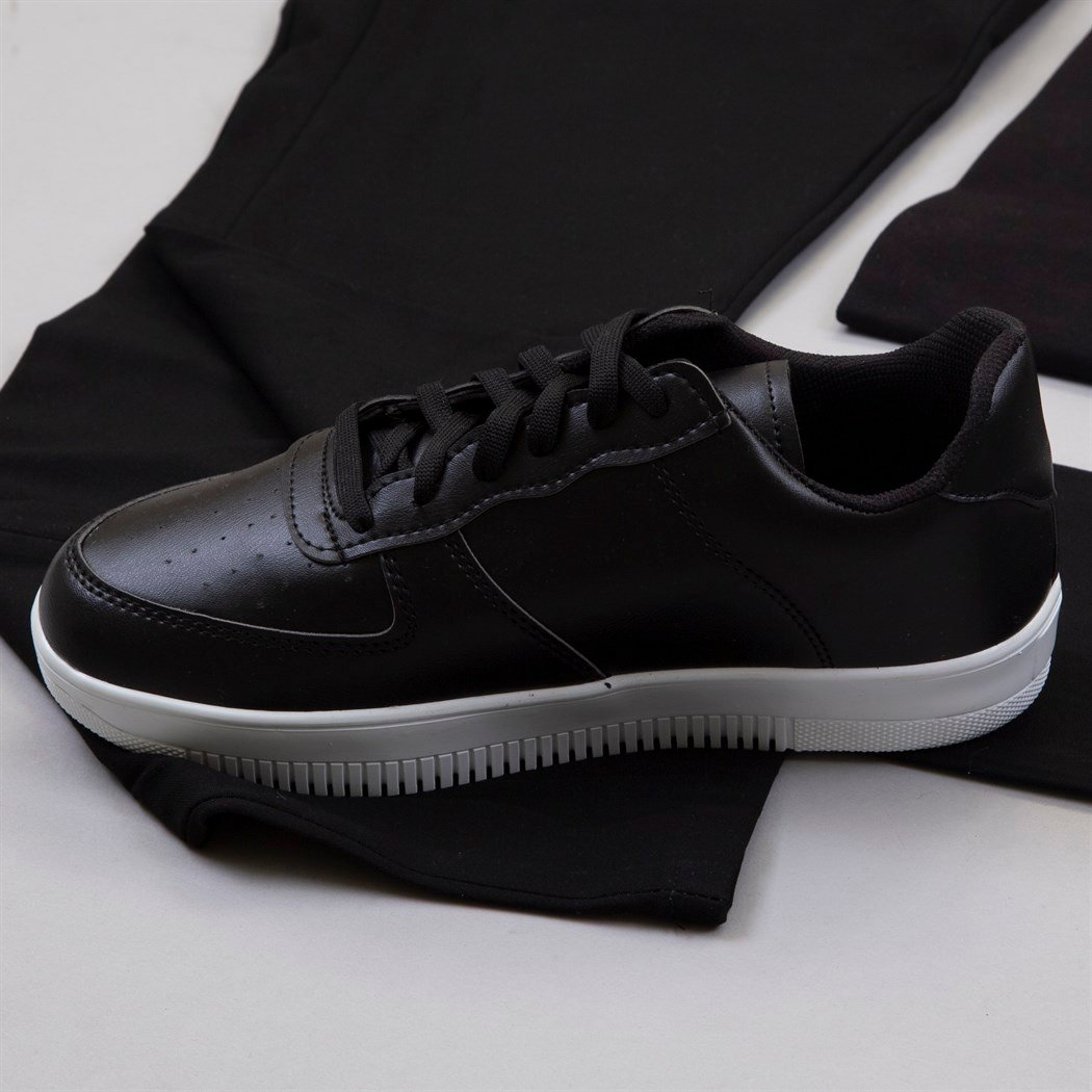 Siyah Polo Yaka Tişört Pantolon Ayakkabı Kombin