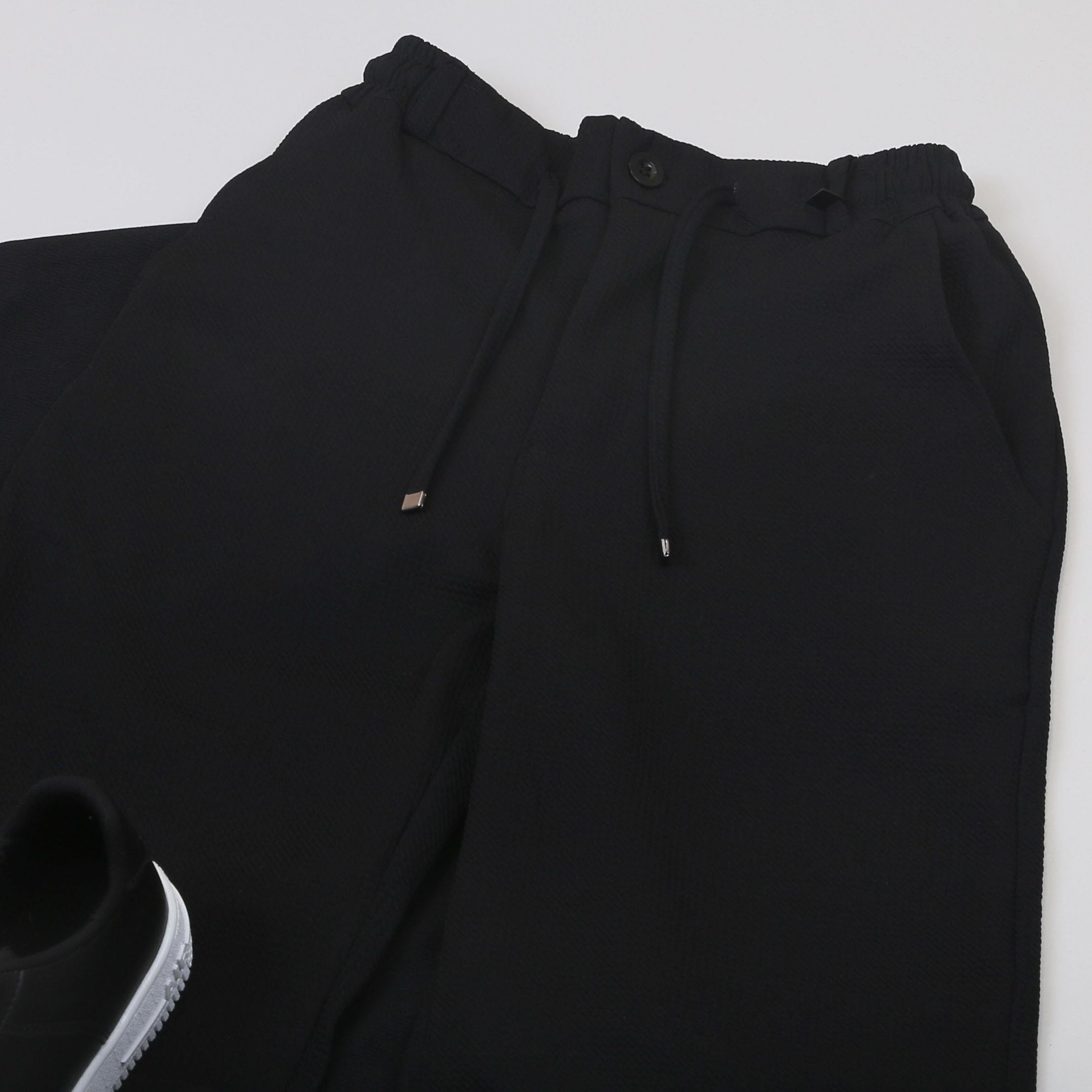 Siyah Polo Yaka Tişört Şort  Ayakkabı Kombin