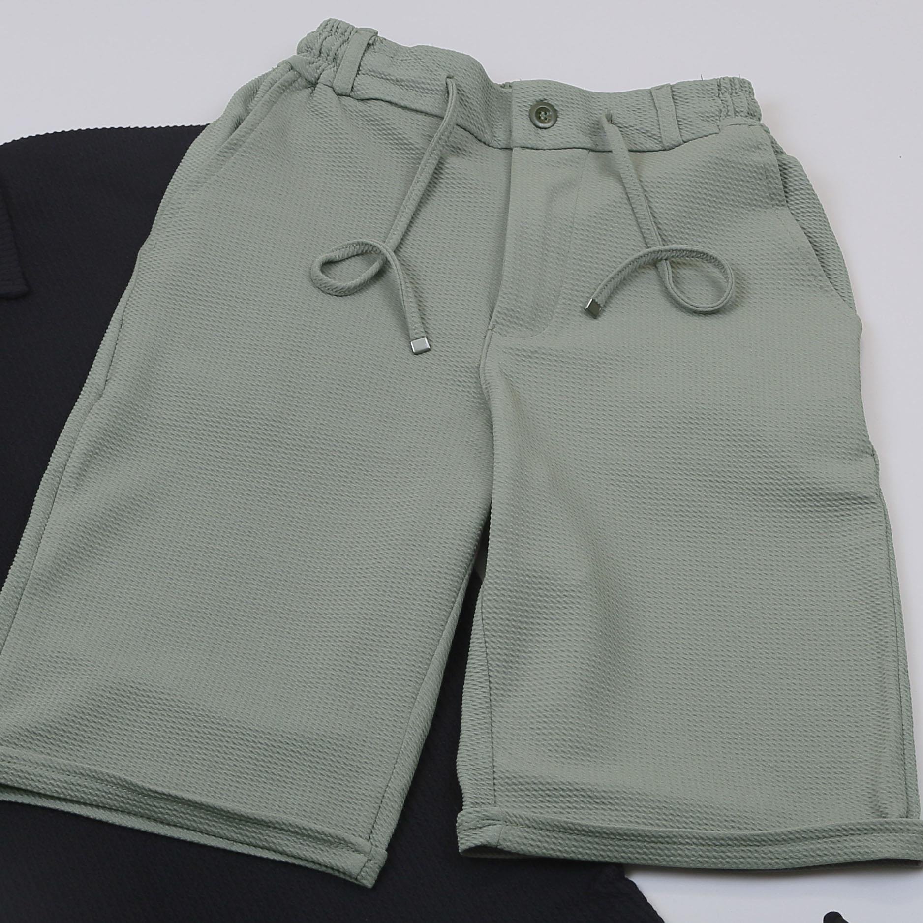 Siyah Polo Yaka Tişört Şort  Ayakkabı Kombin