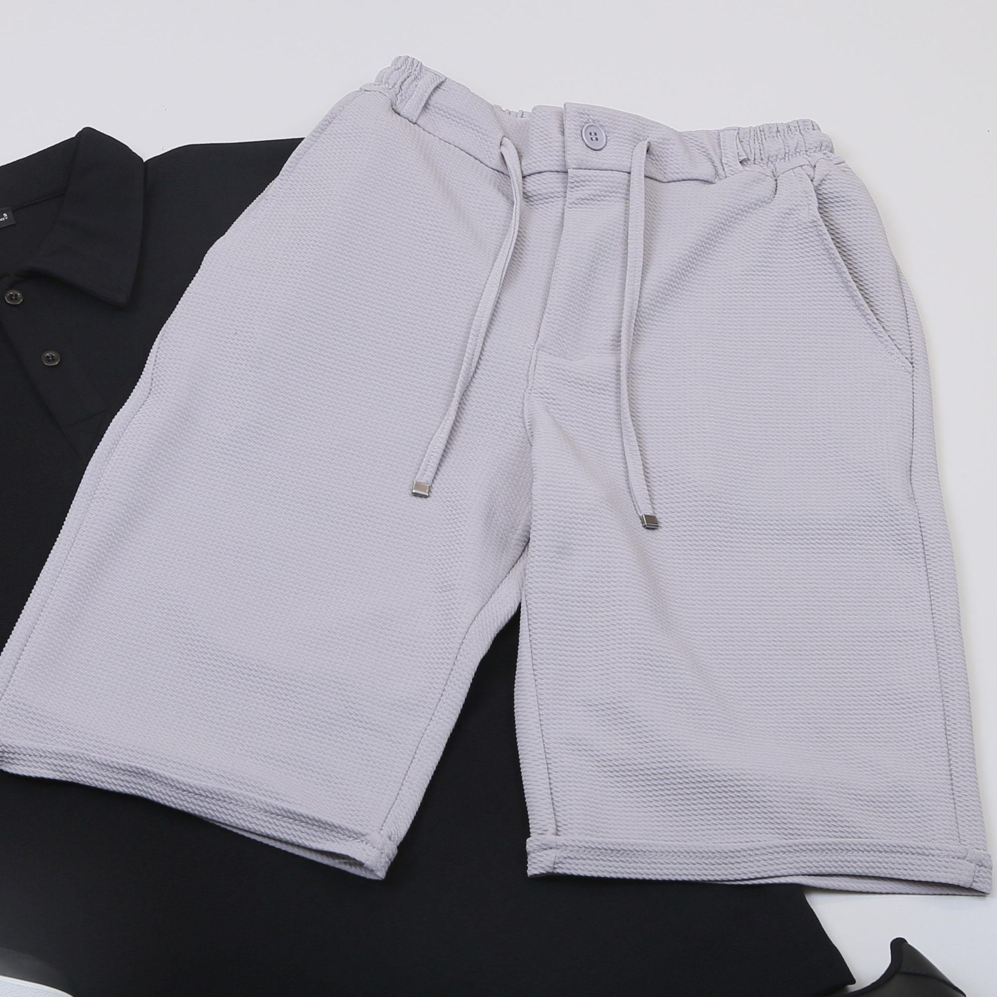 Siyah Polo Yaka Tişört Şort  Ayakkabı Kombin