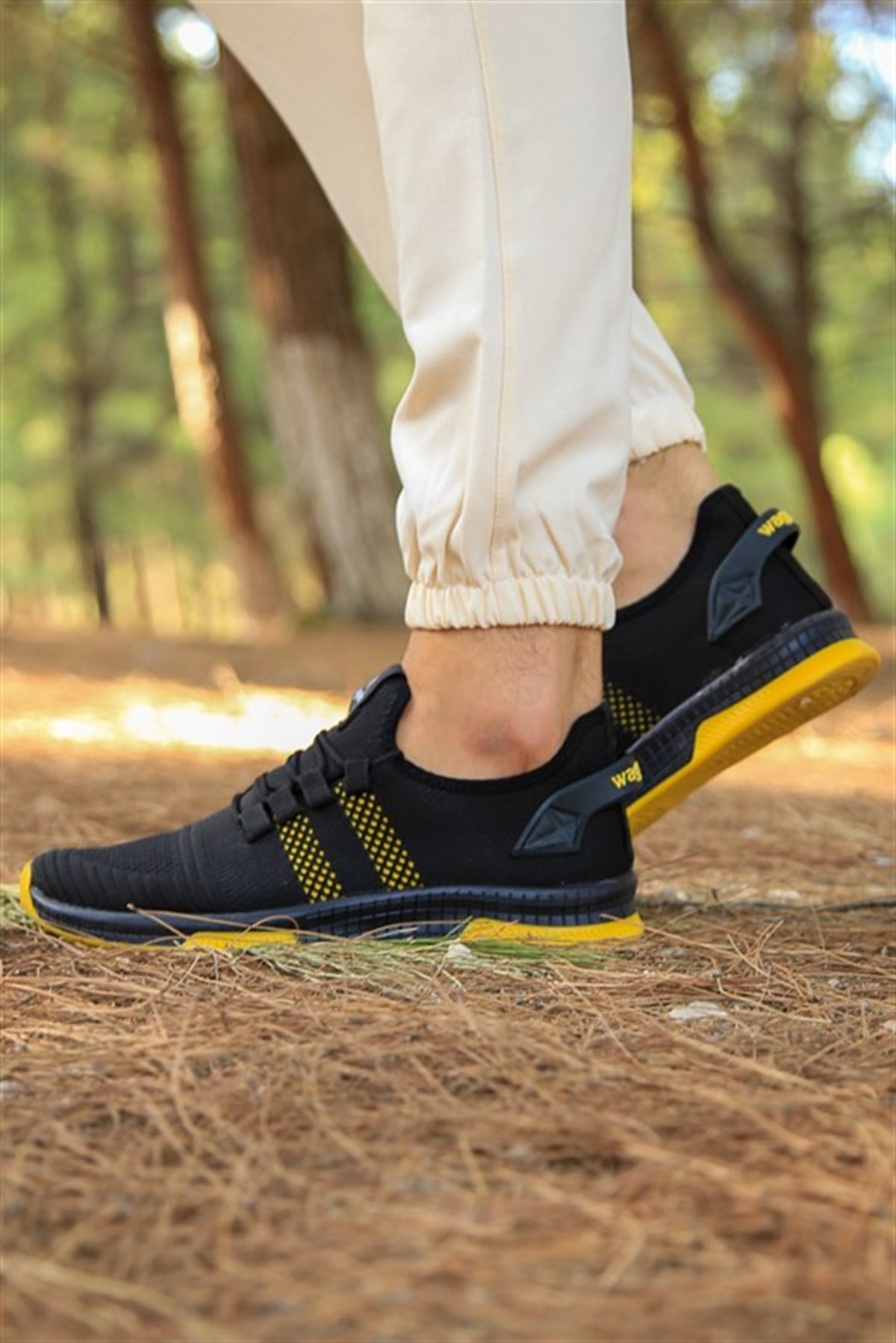 Siyah sarı spor ayakkabı