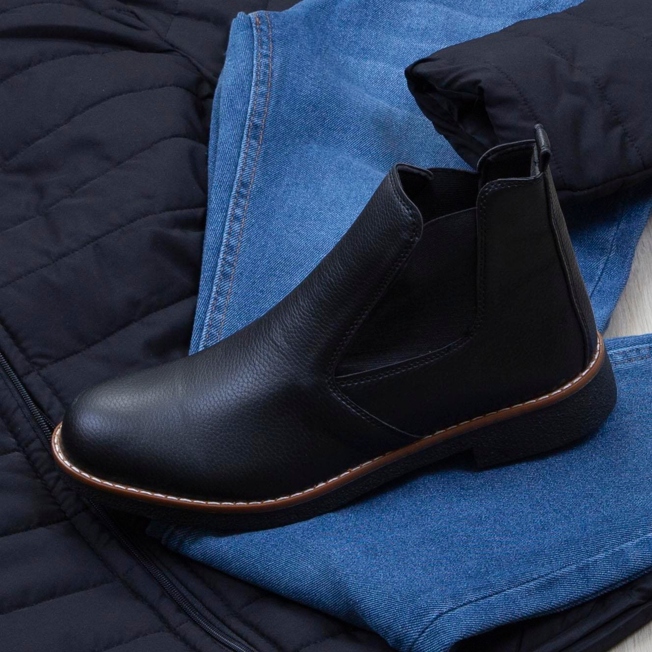 Siyah Şişme Mont Boğazlı Body Pantolon Bot Kombin