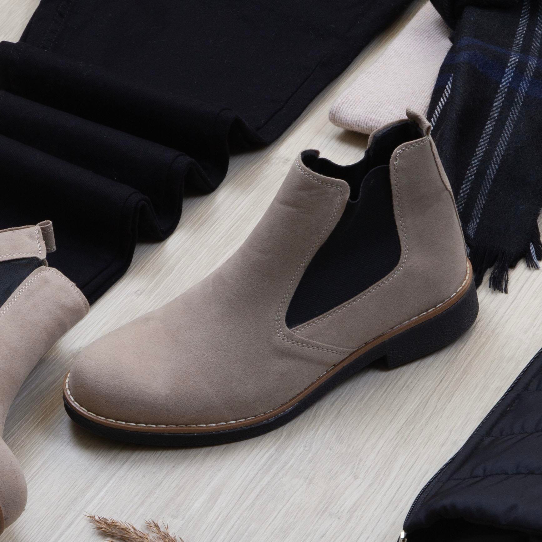 Siyah Şişme Mont Boğazlı Body Pantolon Bot Kombin