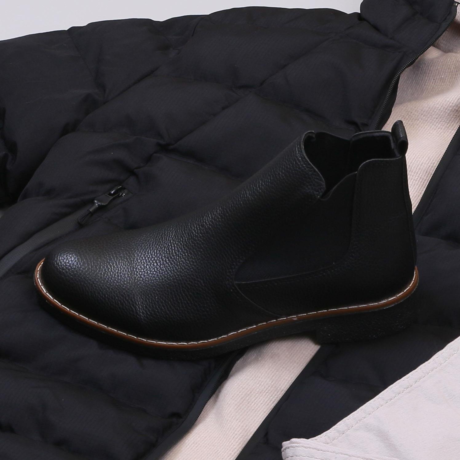 Siyah Şişme Mont Boğazlı Body Pantolon Bot Kombin