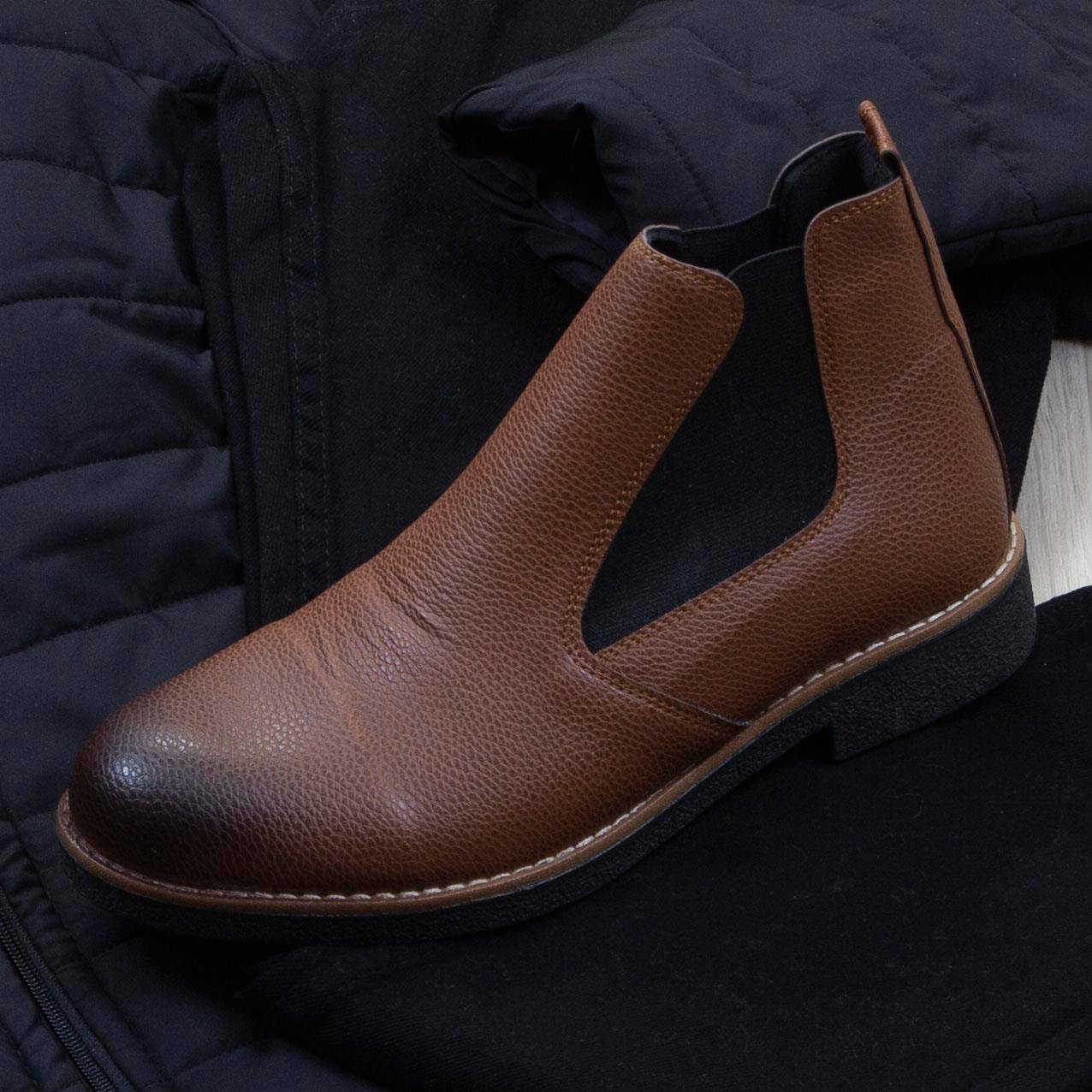 Siyah Şişme Mont Boğazlı Body Pantolon Bot Kombin