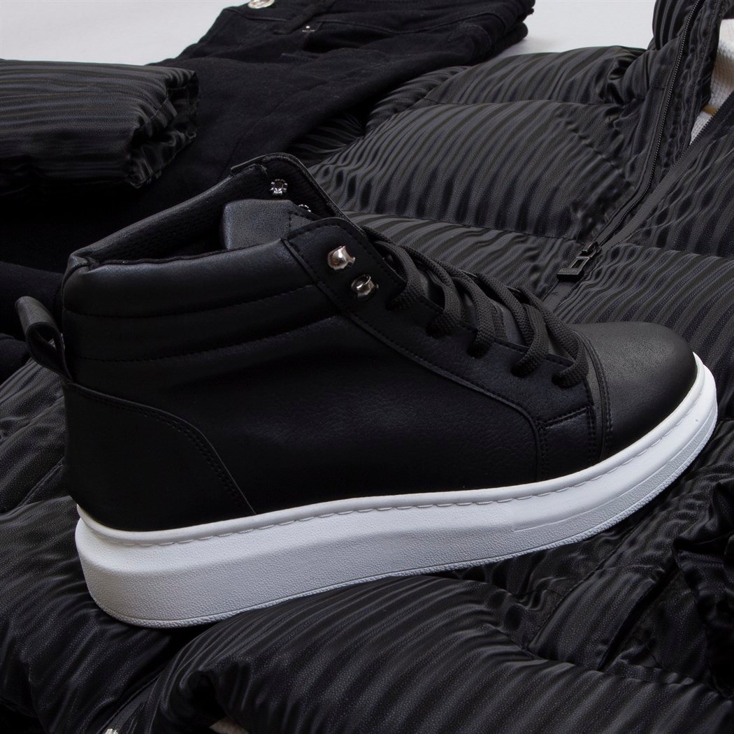 Siyah Şişme Mont Kazak Pantolon Ayakkabı Kombin