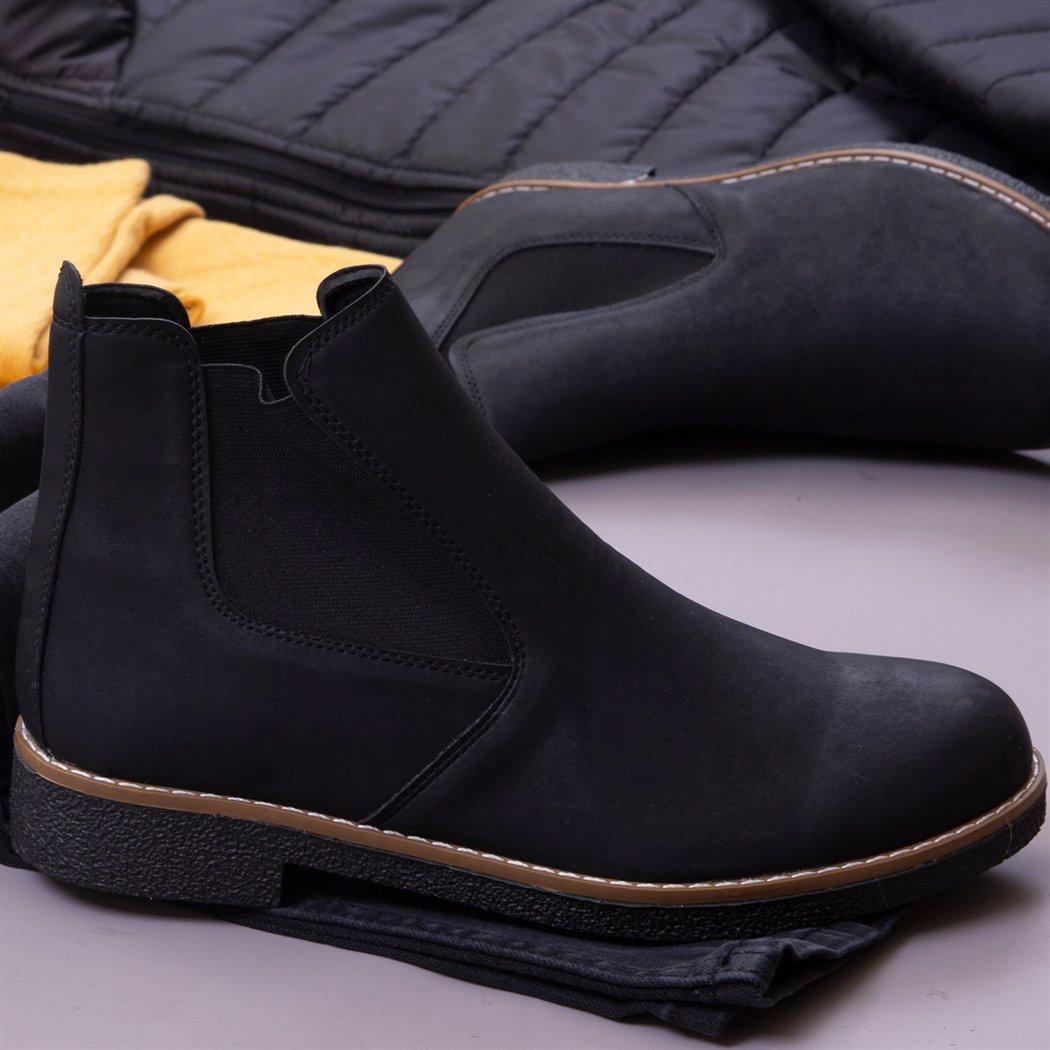 Siyah Şişme Mont Kazak Pantolon Bot Kombin