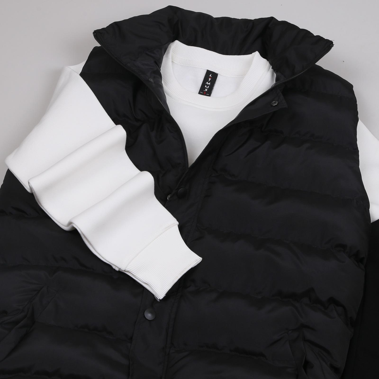 Siyah Şişme Yelek Beyaz Sweatshirt Siyah Eşofman Ayakkabı Kombin