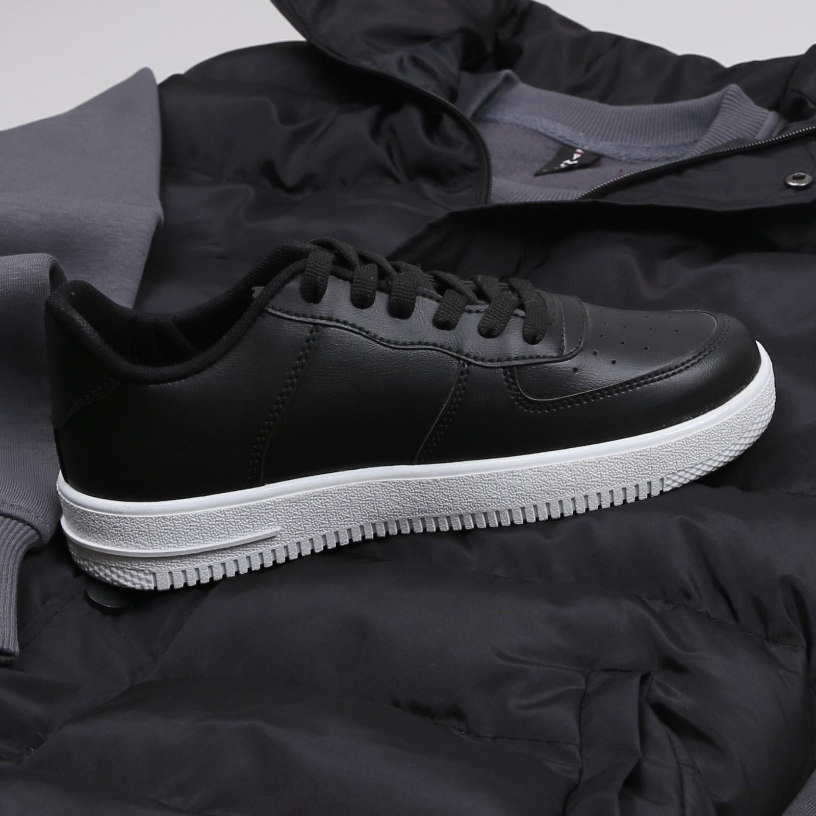 Siyah Şişme Yelek Füme Sweatshirt Eşofman Ayakkabı Kombin