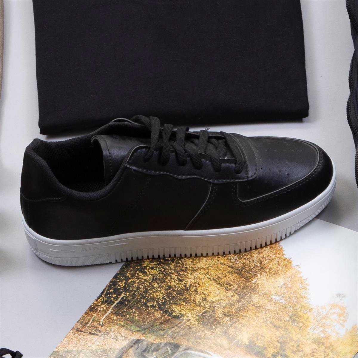 Siyah Şişme Yelek Tişört Pantolon Ayakkabı Kombin