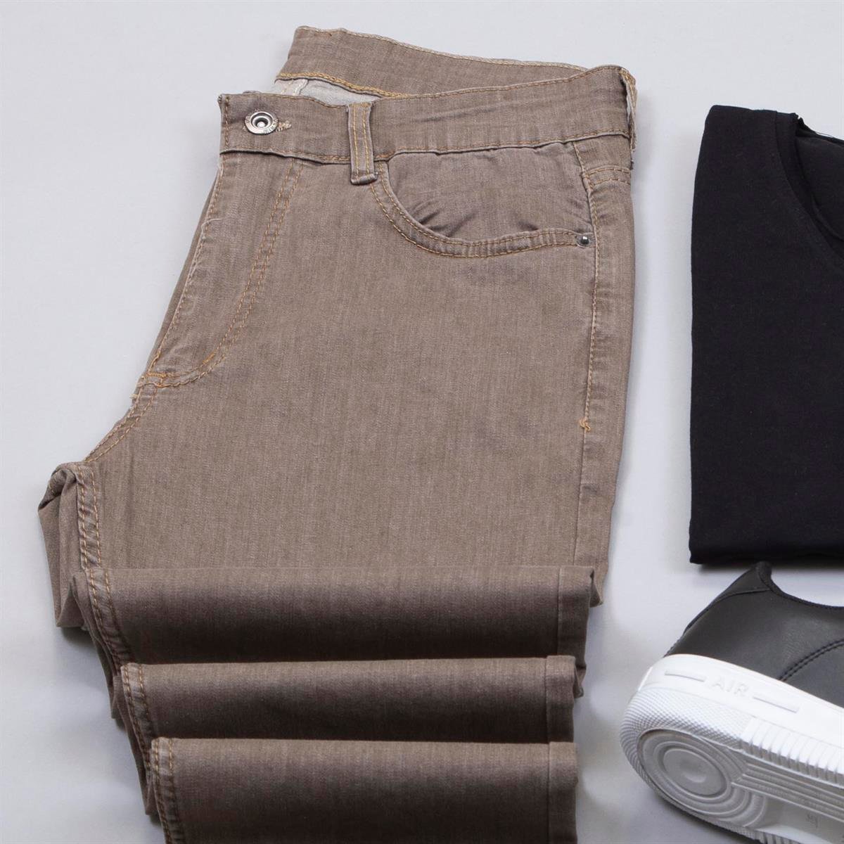 Siyah Şişme Yelek Tişört Pantolon Ayakkabı Kombin