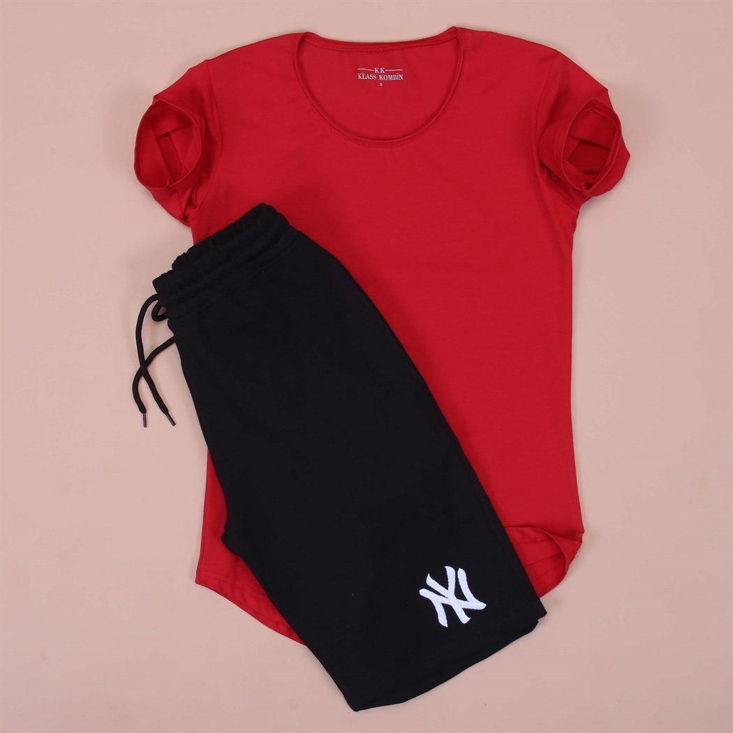 Siyah Sort Kırmızı Basic Tshirt kombini