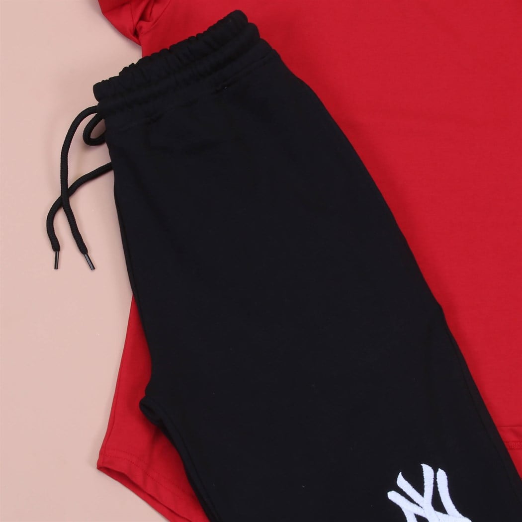 Siyah Sort Kırmızı Basic Tshirt kombini