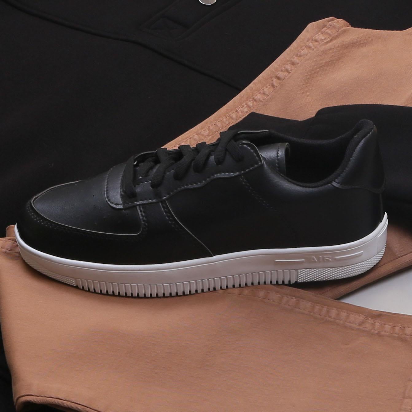 Siyah Sweat Pantolon Ayakkabı Kombin