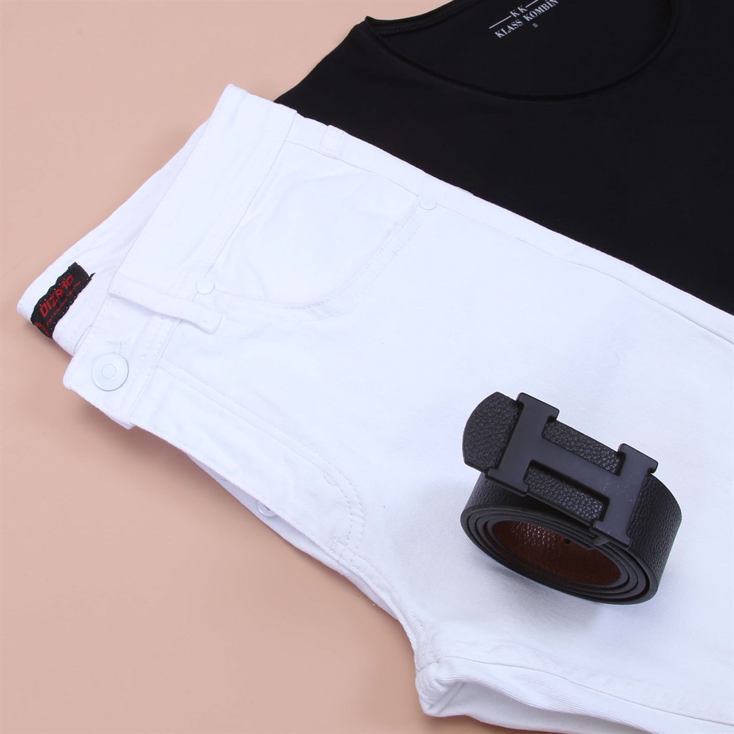 Siyah T-Shirt Beyaz Kot Pantolon Spor Ayakkabı Kombini 