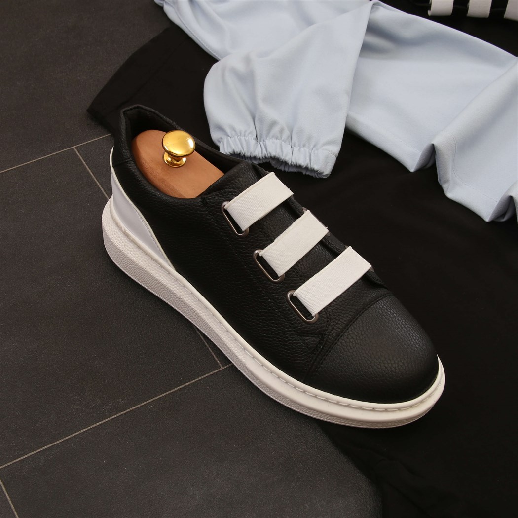 Siyah T-Shirt Jogger Pantolon Spor Ayakkabı Kombini 