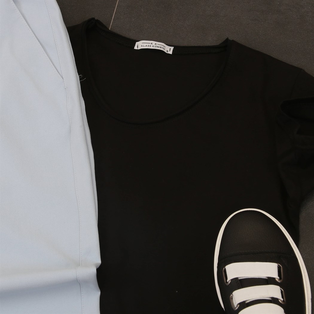 Siyah T-Shirt Jogger Pantolon Spor Ayakkabı Kombini 