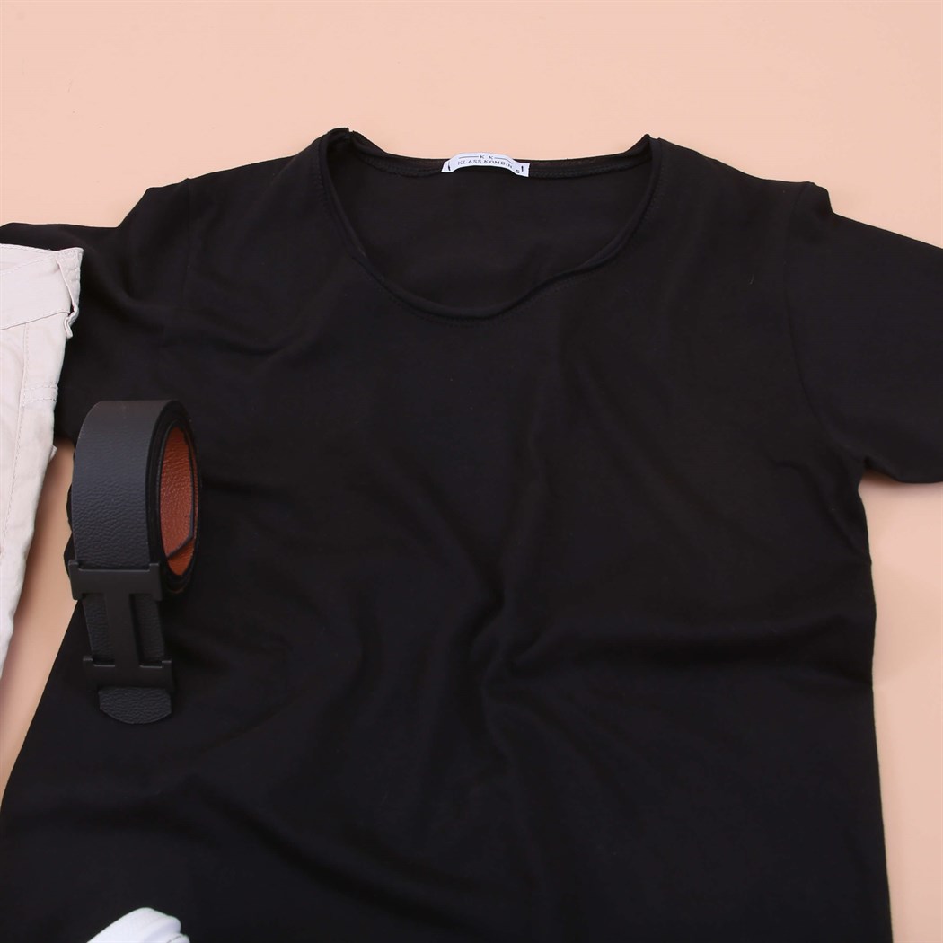 Siyah T-Shirt Kapri Şort Spor Ayakkabı Kombini 