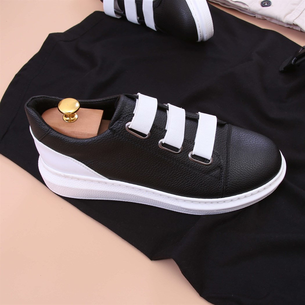 Siyah T-Shirt Kapri Şort Spor Ayakkabı Kombini 