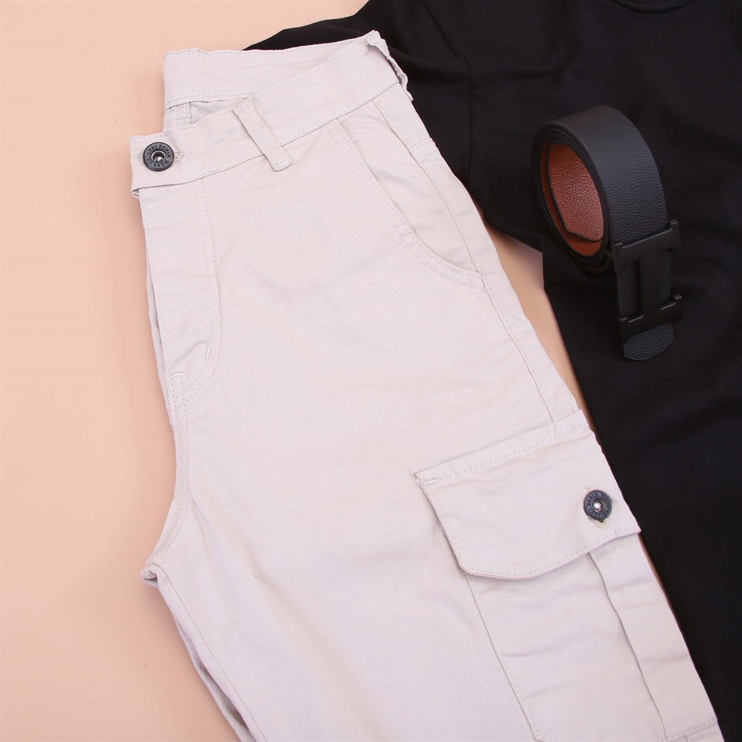 Siyah T-Shirt Kapri Şort Spor Ayakkabı Kombini 