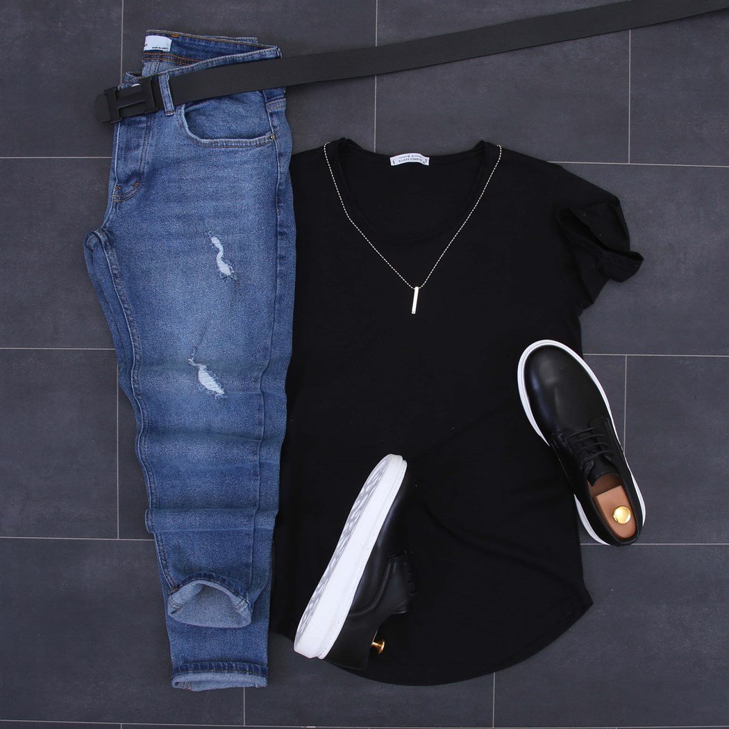 Siyah T-Shirt Kot Pantolon Klasik Ayakkabı Kombini 
