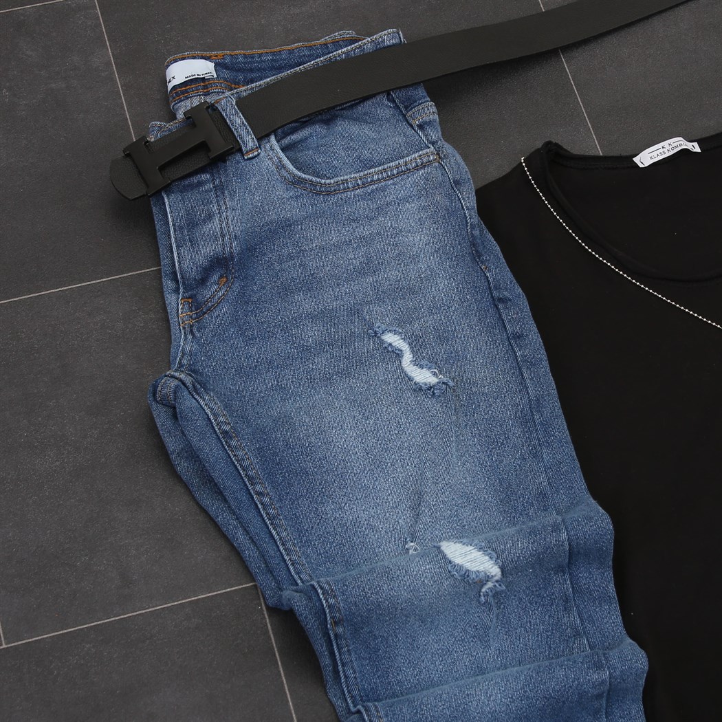 Siyah T-Shirt Kot Pantolon Klasik Ayakkabı Kombini 