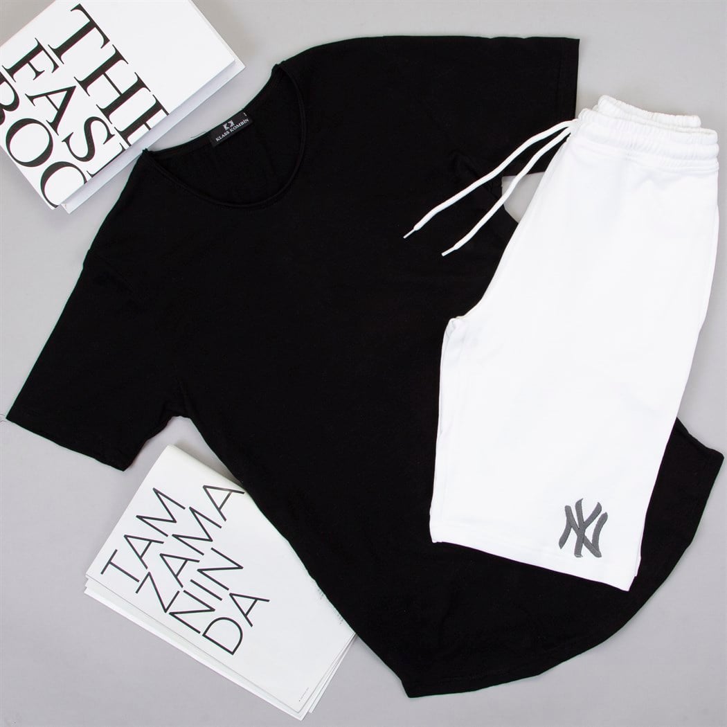 Siyah Tişört Beyaz Penye Şort Kombin